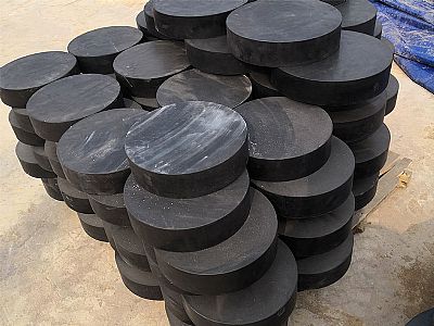 新乐市板式橡胶支座由若干层橡胶片与薄钢板经加压硫化